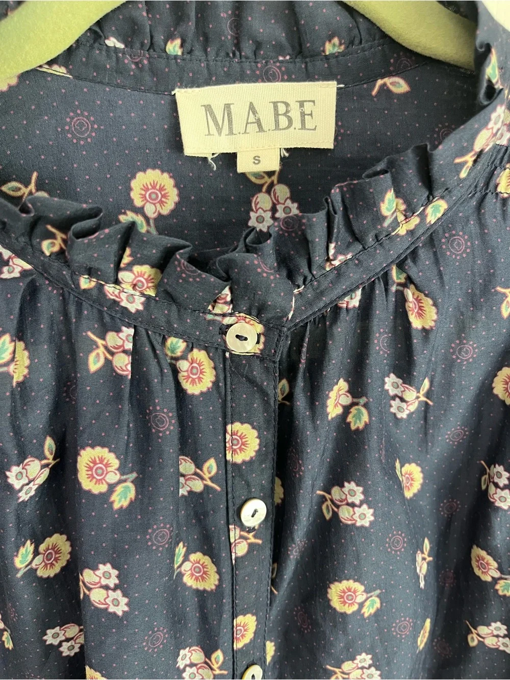 M.A.B.E Dulce Top Navy Blue Floral Button-Front Blouse size small - Picture 3 of 8